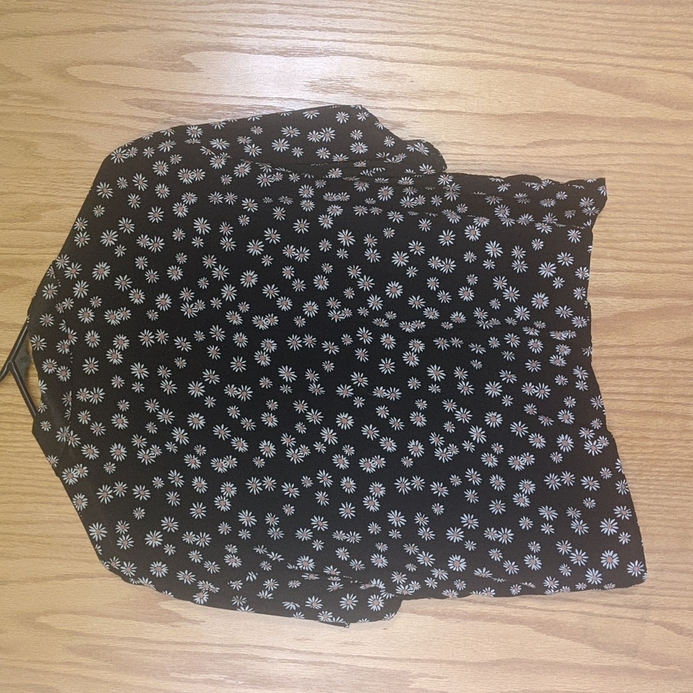 Button Up Cropped Blouse - Picture 2 of 3